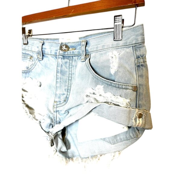 One Teaspoon Bandits Low‑Waist Denim Shorts Light Wash Distressed Raw Hem - Picture 4 of 10